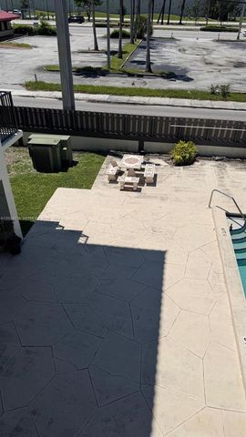 5731 NW 37th St 322, Virginia Gardens, FL 33166
