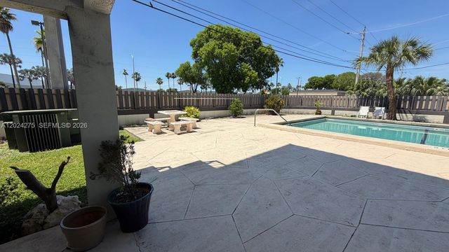 5731 NW 37th St 322, Virginia Gardens, FL 33166