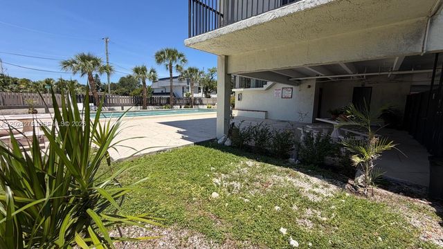 5731 NW 37th St 322, Virginia Gardens, FL 33166