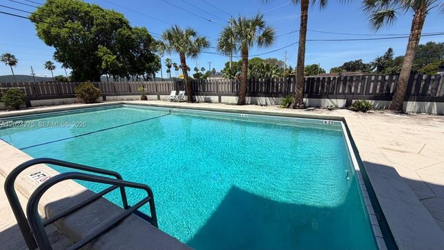 5731 NW 37th St 322, Virginia Gardens, FL 33166