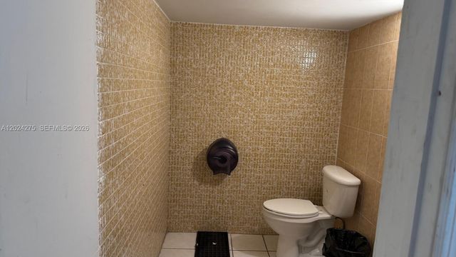 5731 NW 37th St 322, Virginia Gardens, FL 33166