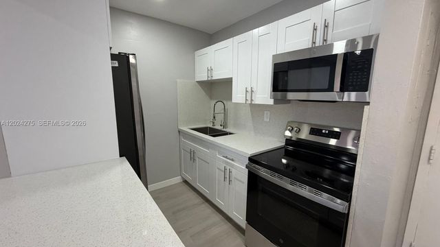 5731 NW 37th St 322, Virginia Gardens, FL 33166