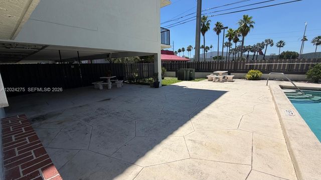 5731 NW 37th St 322, Virginia Gardens, FL 33166