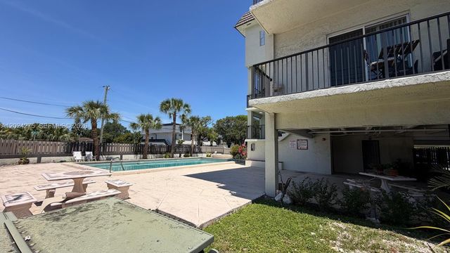 5731 NW 37th St 322, Virginia Gardens, FL 33166