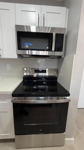 5731 NW 37th St 322, Virginia Gardens, FL 33166