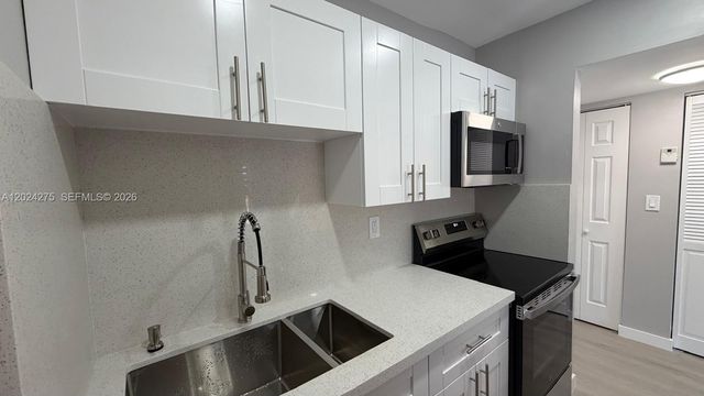 5731 NW 37th St 322, Virginia Gardens, FL 33166