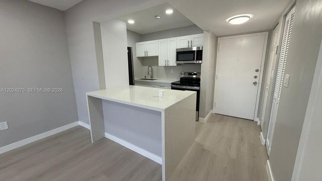 5731 NW 37th St 322, Virginia Gardens, FL 33166