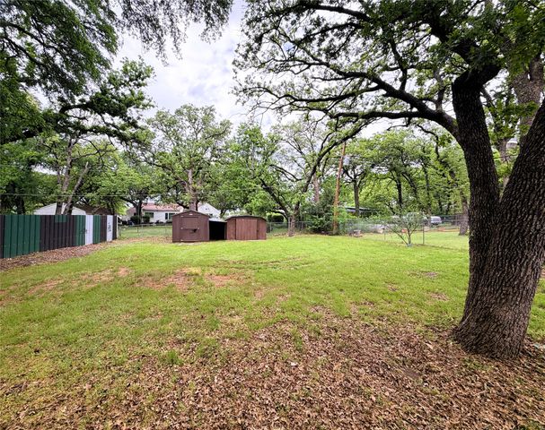 2933 Hunting Drive, Fort Worth, TX 76119