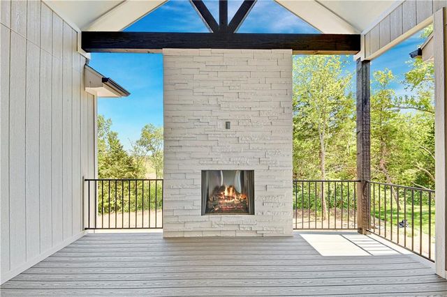 24933 W 98th Place, Lenexa, KS 66227