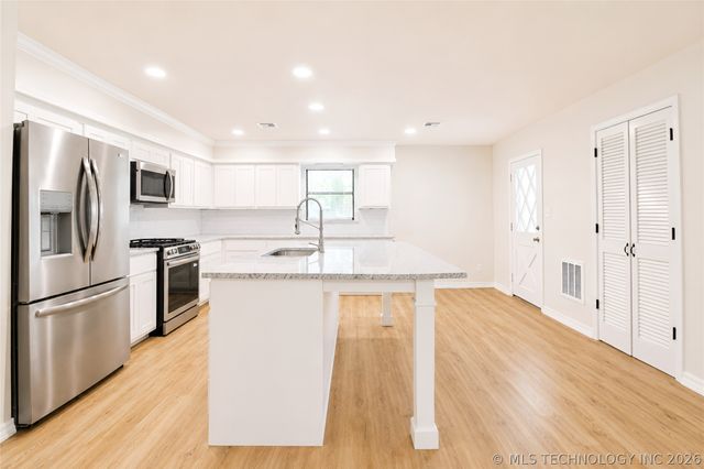 322 E Young Street, Morris, OK 74445