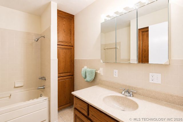 322 E Young Street, Morris, OK 74445