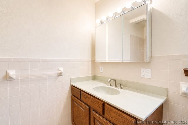 322 E Young Street, Morris, OK 74445