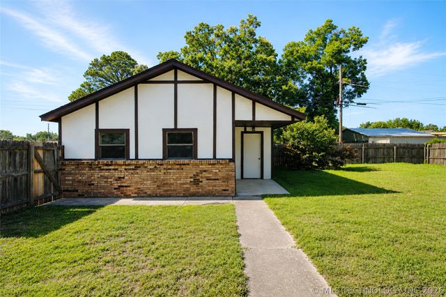 322 E Young Street, Morris, OK 74445