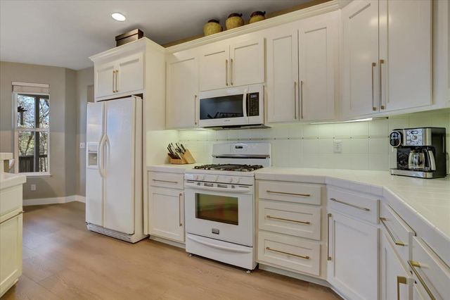 13727 Alpha Ct, Grass Valley, CA 95949