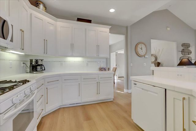 13727 Alpha Ct, Grass Valley, CA 95949