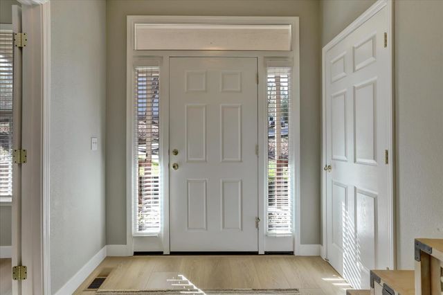 13727 Alpha Ct, Grass Valley, CA 95949