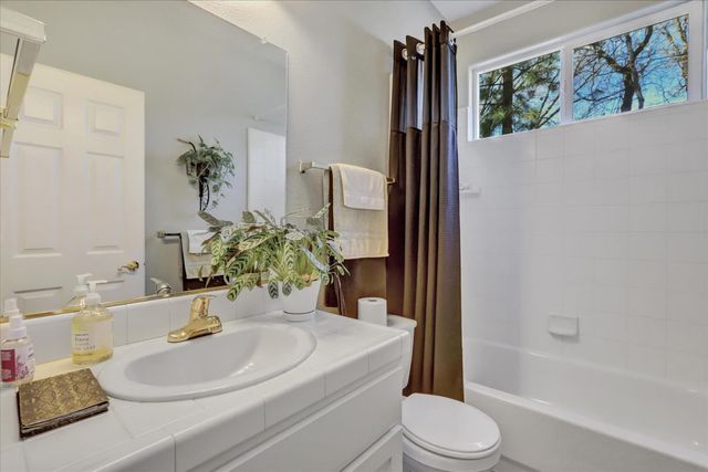 13727 Alpha Ct, Grass Valley, CA 95949