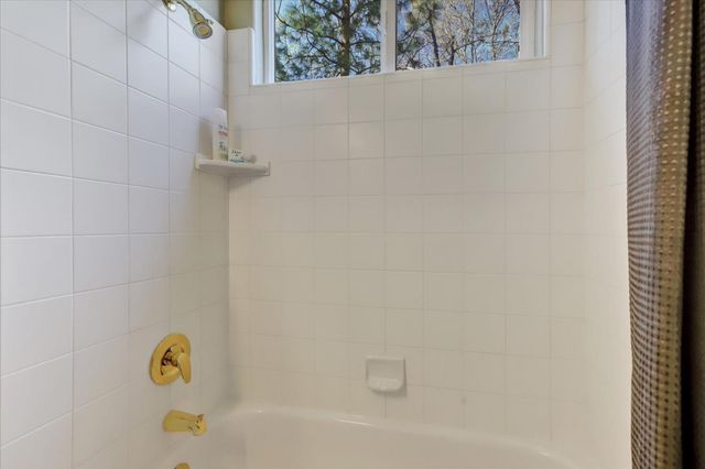 13727 Alpha Ct, Grass Valley, CA 95949