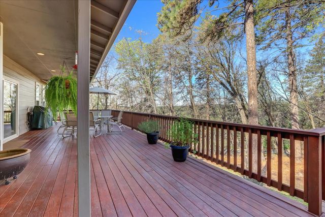 13727 Alpha Ct, Grass Valley, CA 95949