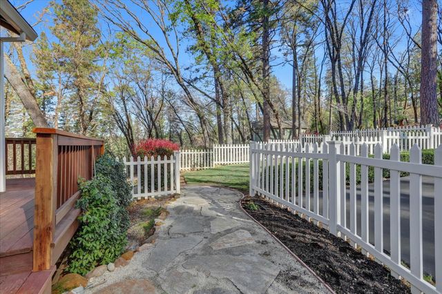 13727 Alpha Ct, Grass Valley, CA 95949