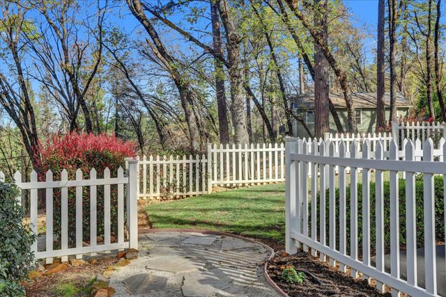 13727 Alpha Ct, Grass Valley, CA 95949