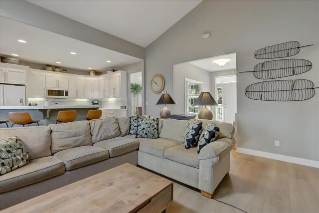 13727 Alpha Ct, Grass Valley, CA 95949