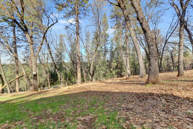 13727 Alpha Ct, Grass Valley, CA 95949