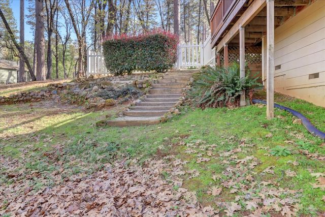 13727 Alpha Ct, Grass Valley, CA 95949