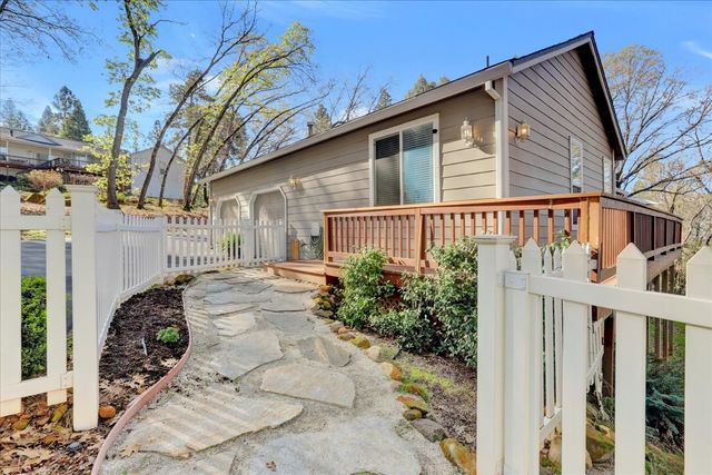 13727 Alpha Ct, Grass Valley, CA 95949