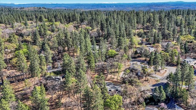 13727 Alpha Ct, Grass Valley, CA 95949