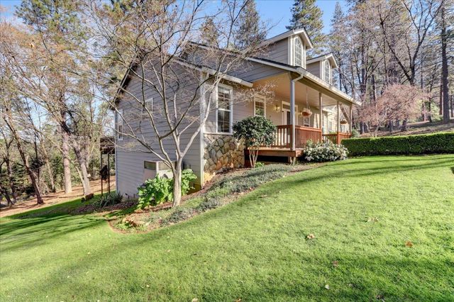 13727 Alpha Ct, Grass Valley, CA 95949