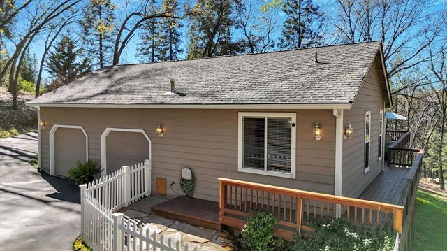 13727 Alpha Ct, Grass Valley, CA 95949