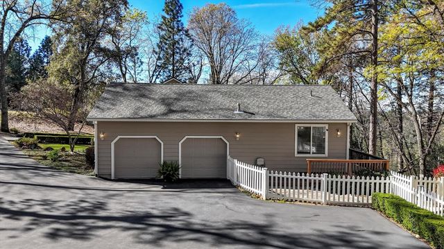 13727 Alpha Ct, Grass Valley, CA 95949