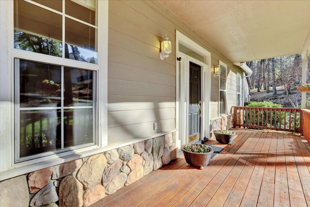 13727 Alpha Ct, Grass Valley, CA 95949