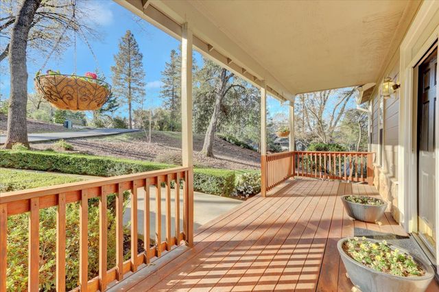 13727 Alpha Ct, Grass Valley, CA 95949