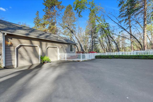 13727 Alpha Ct, Grass Valley, CA 95949