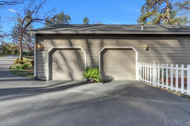 13727 Alpha Ct, Grass Valley, CA 95949