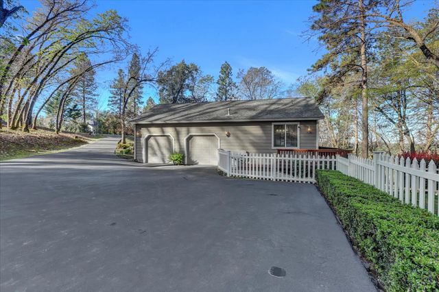 13727 Alpha Ct, Grass Valley, CA 95949