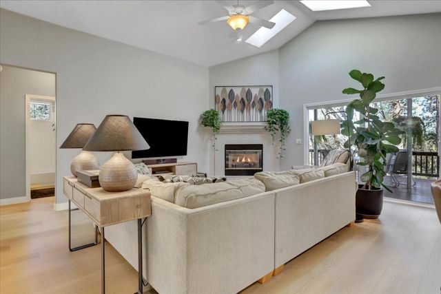 13727 Alpha Ct, Grass Valley, CA 95949