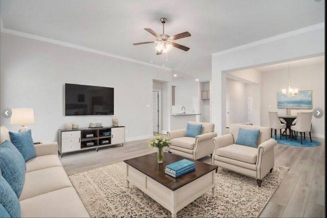 4313 Leslies Way, Dickinson, TX 77539