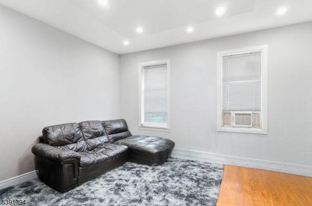577 N 9th St, Newark City, NJ 07107