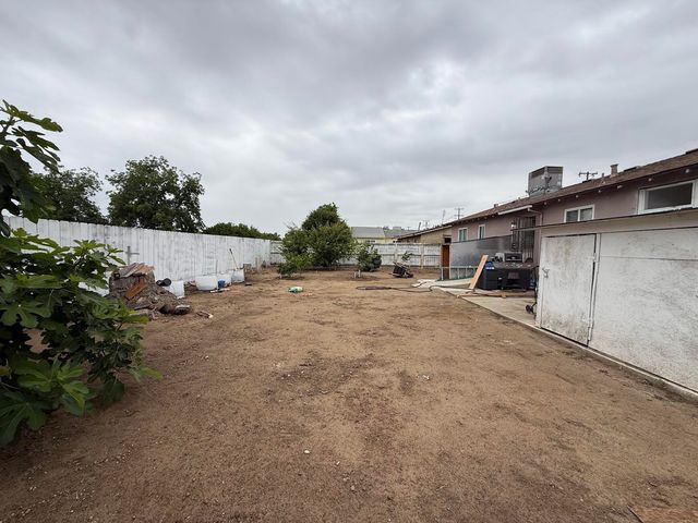 761 S Short Avenue, Dinuba, CA 93618