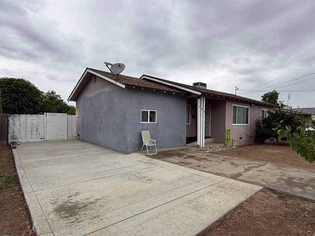761 S Short Avenue, Dinuba, CA 93618