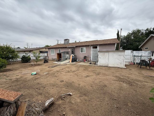 761 S Short Avenue, Dinuba, CA 93618
