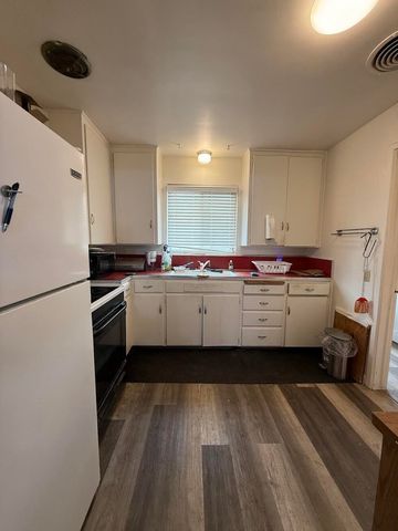 761 S Short Avenue, Dinuba, CA 93618