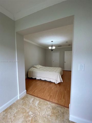 7880 SW 14th Ter, Miami, FL 33144