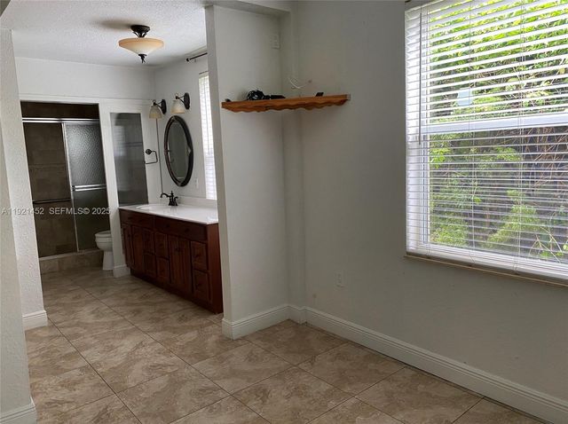 7880 SW 14th Ter, Miami, FL 33144