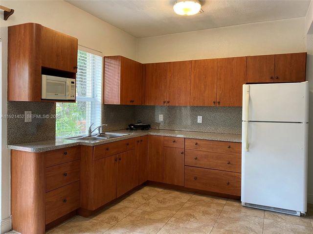 7880 SW 14th Ter, Miami, FL 33144