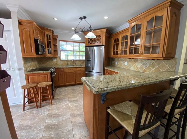 7880 SW 14th Ter, Miami, FL 33144