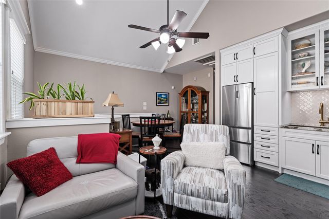 422 W 26th Street, Houston, TX 77008